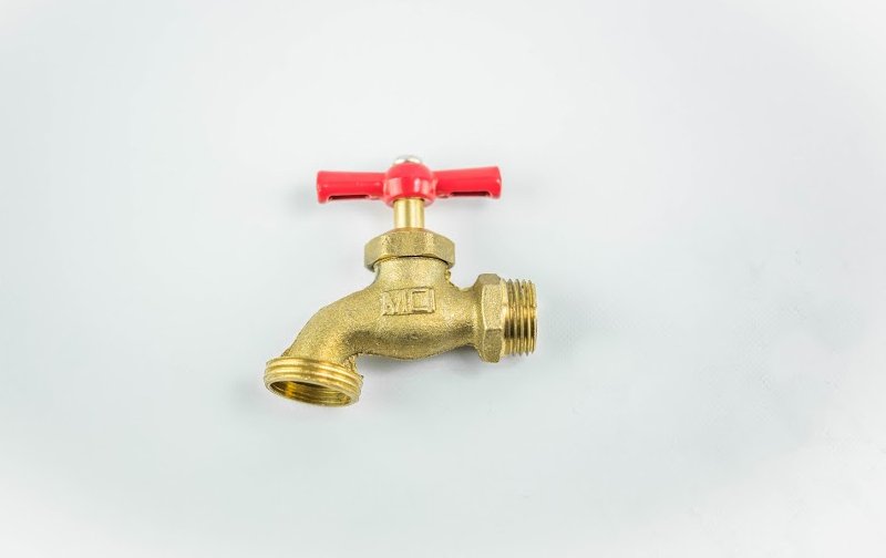 Llave jardin laton